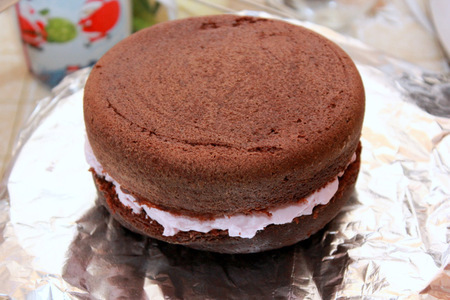 Шоколадный торт с творожно-смородиновым кремом  : шаг 12