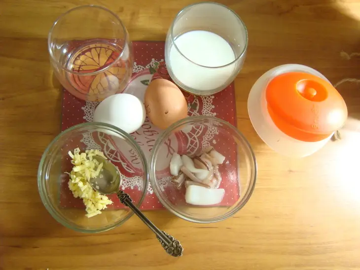 Омлет белковый с морепродуктами и сыром. завтрак.: шаг 1