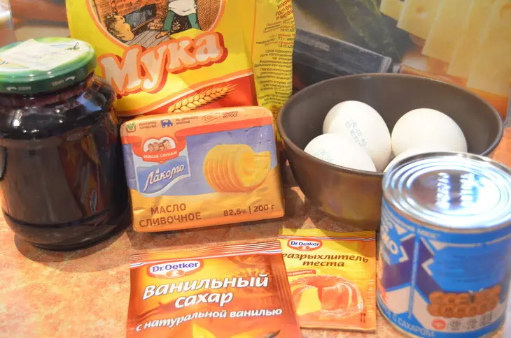 Черничные кексы на сгущенном молоке: шаг 1