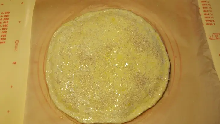 Пирог с мягким сыром, вялеными помидорами и прованскими травами. видео: шаг 2
