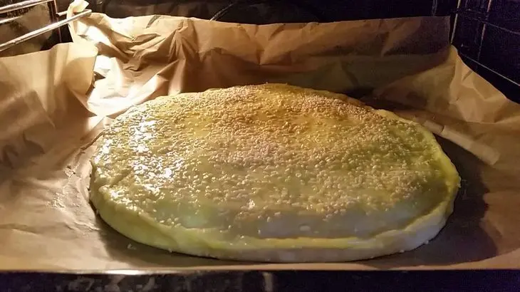 Пирог с мягким сыром, вялеными помидорами и прованскими травами. видео: шаг 3