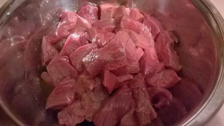 Ломо сальтадо (lomo saltado- “скачущая говядина»): шаг 2