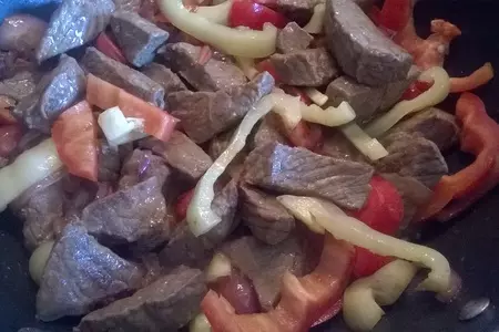Ломо сальтадо (lomo saltado- “скачущая говядина»): шаг 7