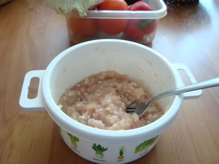 Ёжики из свч за 10 минут с овощами: шаг 1
