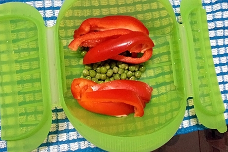 Красная грудка цыпленка с яркими овощами за 5 минут! : шаг 3
