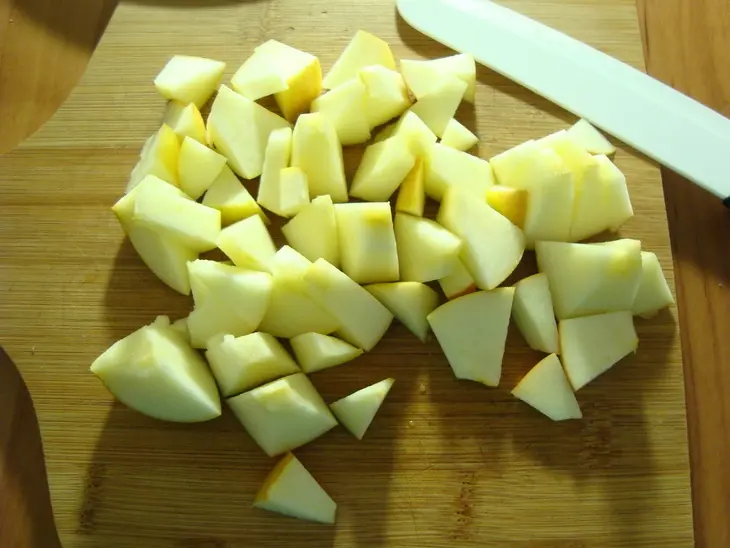 Блинный террин с яблоком, грушей и глазированными сырками: шаг 4