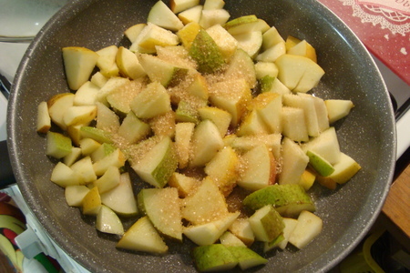Блинный террин с яблоком, грушей и глазированными сырками: шаг 6