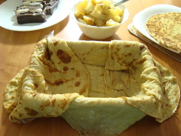 Блинный террин с яблоком, грушей и глазированными сырками: шаг 9