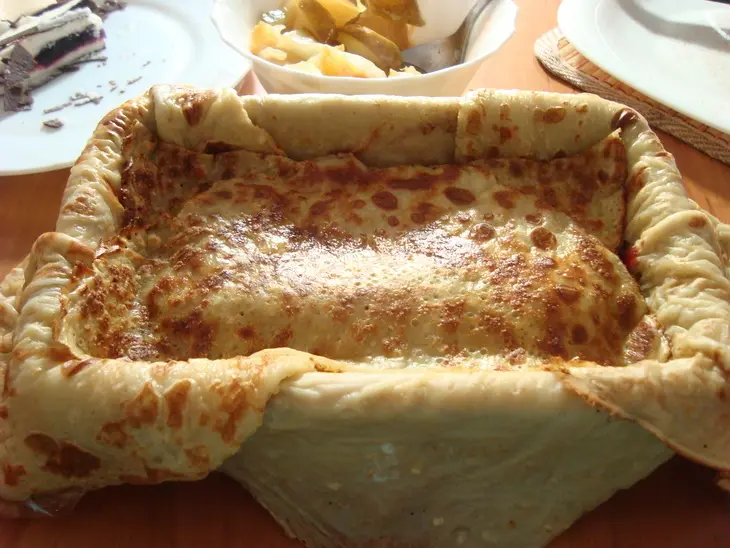 Блинный террин с яблоком, грушей и глазированными сырками: шаг 12