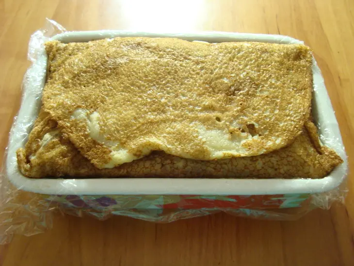 Блинный террин с яблоком, грушей и глазированными сырками: шаг 14