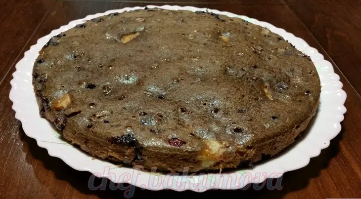 Шоколадно - банановый пирог с грушами и чёрной смородиной. видео: шаг 2