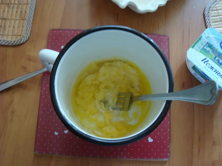 Морковный пирог с бананом,творогом и мёдом: шаг 1