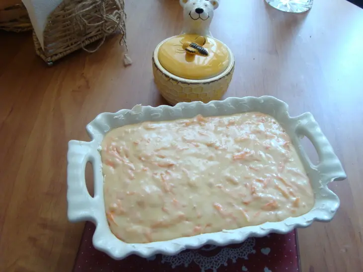 Морковный пирог с бананом,творогом и мёдом: шаг 7