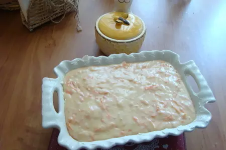 Морковный пирог с бананом,творогом и мёдом: шаг 7
