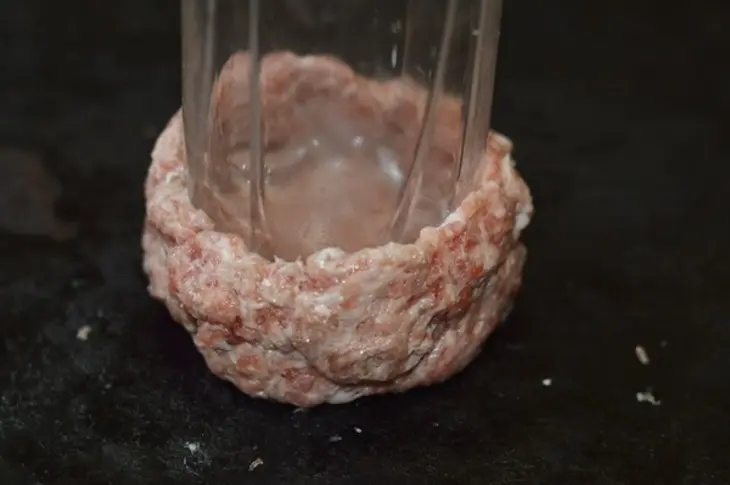Корзинки из фарша с овощами: шаг 3