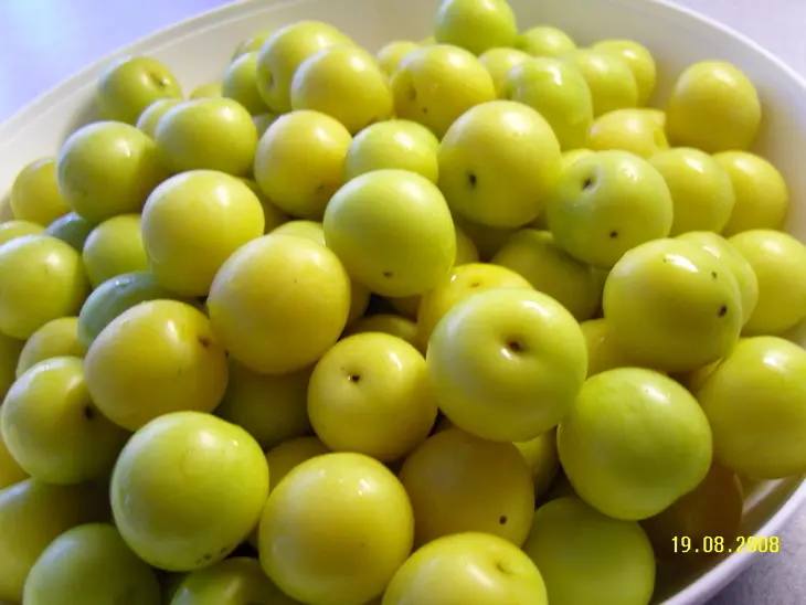 Сливовый соус к мясу: шаг 1