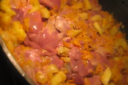 Куриная печень с яблоками и корицей.: шаг 4