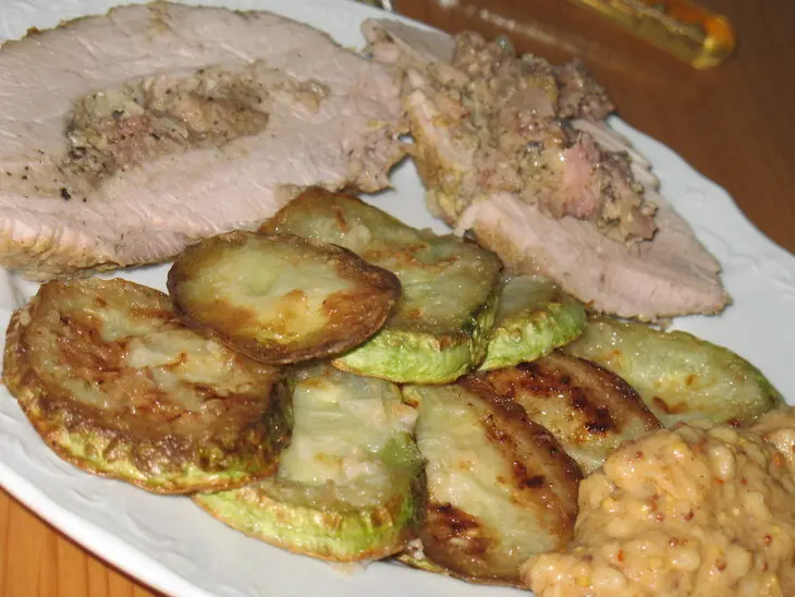 Окорок, фаршированный яблоками, с яблочной горчицей.: шаг 8