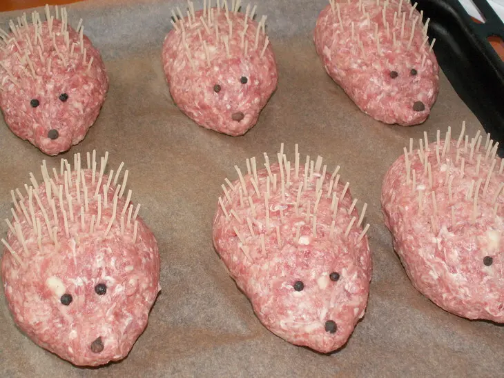 Мясные зразы "ёжики колючие": шаг 4