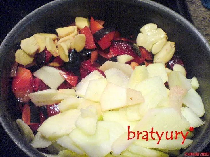 Соус сливовый необычайно вкусный, поданный к жареной куриной печени: шаг 3