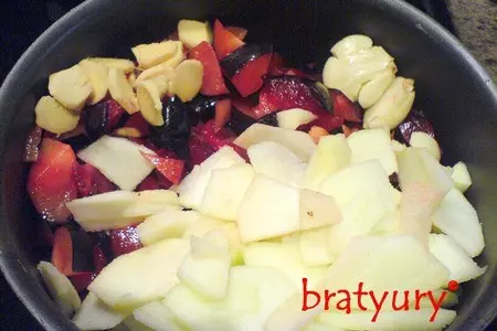 Соус сливовый необычайно вкусный, поданный к жареной куриной печени: шаг 3