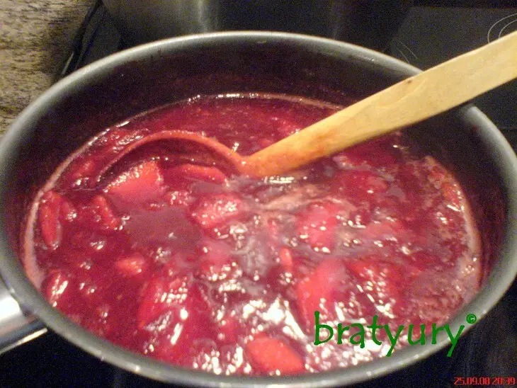 Соус сливовый необычайно вкусный, поданный к жареной куриной печени: шаг 5