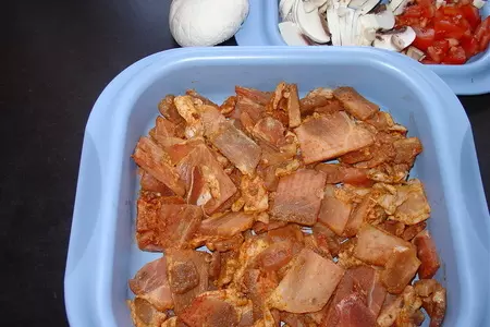 Мясо „gyros“, запечённое в соусe „метакса“.: шаг 1