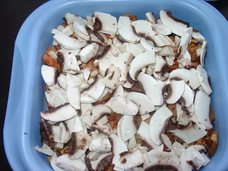 Мясо „gyros“, запечённое в соусe „метакса“.: шаг 2