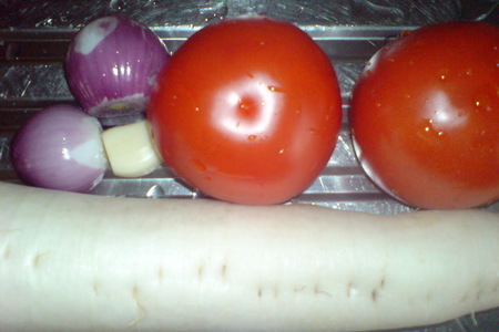 Салат из редьки "дайкон" и томатов: шаг 1