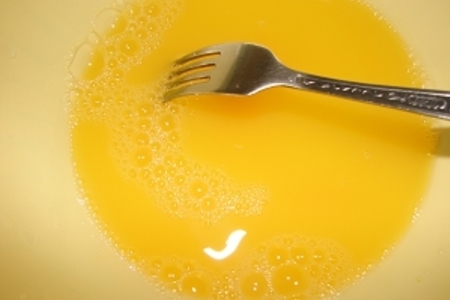 Пельмени с начинкой из сыра и яйца: шаг 1