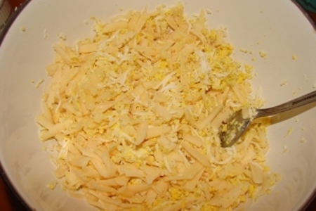 Пельмени с начинкой из сыра и яйца: шаг 3