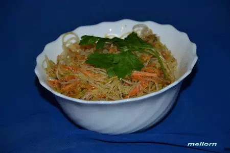 Салат из фунчезы, зеленой редьки и моркови: шаг 3