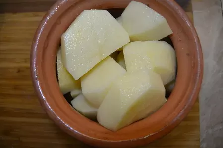 Жаркое в горшочках с черносливом: шаг 5