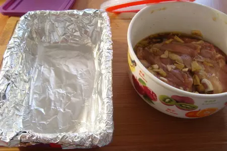 Куриные бедра с яблоком, морковью - обед "согревающий сердца": шаг 1
