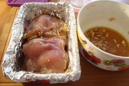 Куриные бедра с яблоком, морковью - обед "согревающий сердца": шаг 2
