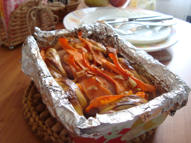 Куриные бедра с яблоком, морковью - обед "согревающий сердца": шаг 8