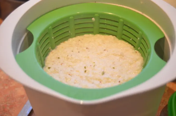 Салат с рукколой, виноградом и творогом из козьего молока: шаг 6