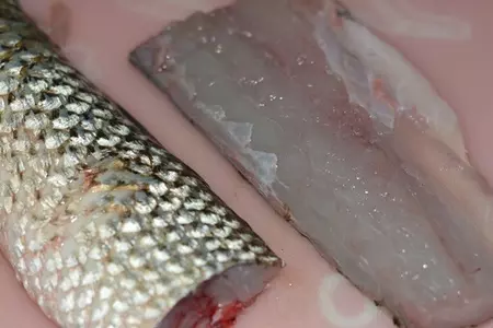 Пеленгас жареный с сальсой из киви: шаг 1