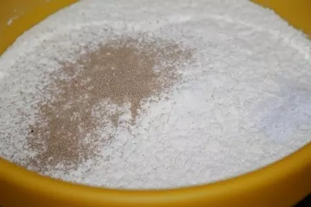 Пицца "бьянка" с беконом и морепродуктами: шаг 1