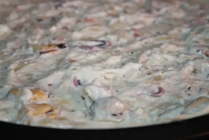 Пицца "бьянка" с беконом и морепродуктами: шаг 12