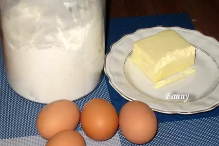Салат оливье с колбасой в профитролях: шаг 1