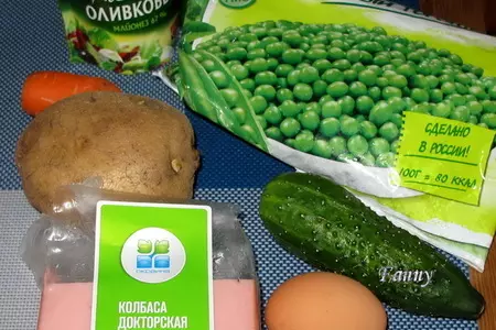 Салат оливье с колбасой в профитролях: шаг 2