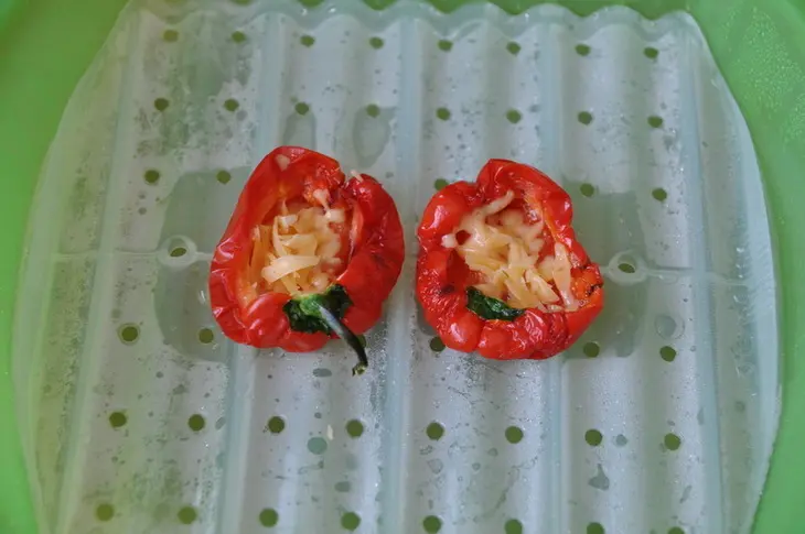 Яичница с красным перцем и сыром: шаг 3
