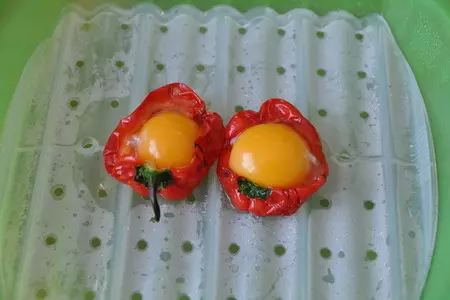 Яичница с красным перцем и сыром: шаг 4