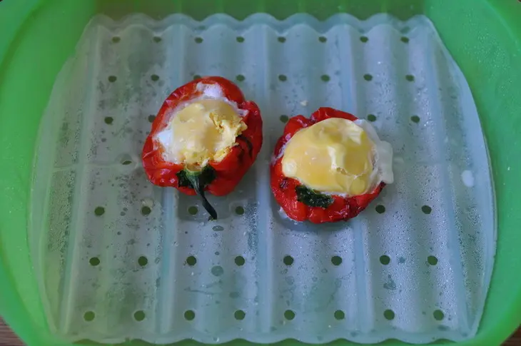Яичница с красным перцем и сыром: шаг 5
