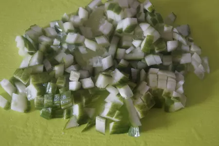 Салат с рисом и тунцом: шаг 3