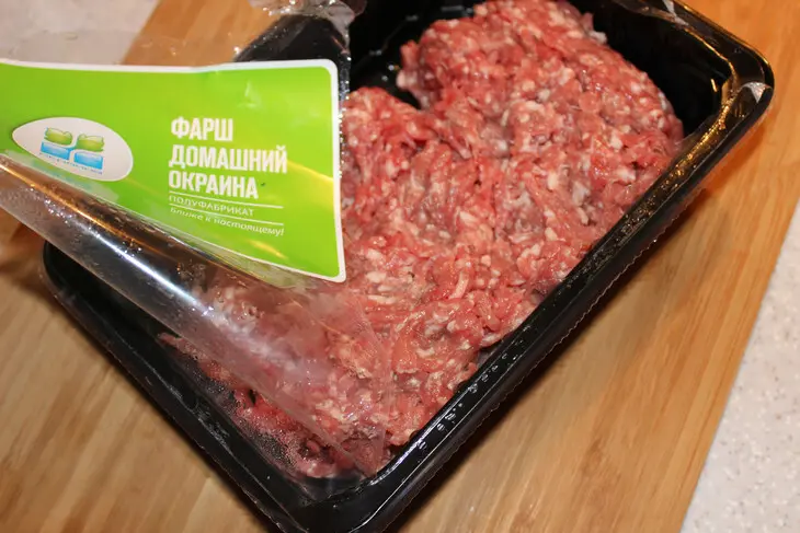 Мини-колбаски на гриле в лаваше с овощами: шаг 1