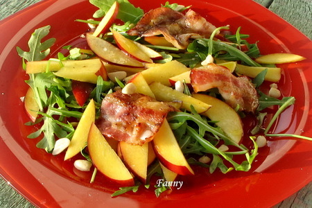 Салат с рукколой, нектаринами и копченой грудинкой: шаг 4