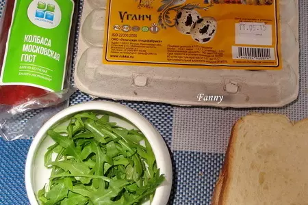 Брускетта с колбасой и перепелиными яйцами - завтрак для любимой: шаг 1