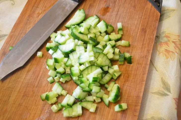 Салат из риса и морской капусты с крабовыми палочками: шаг 3